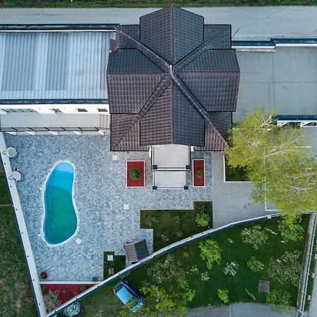 Hotel Kralj Кралево Екстер'єр фото