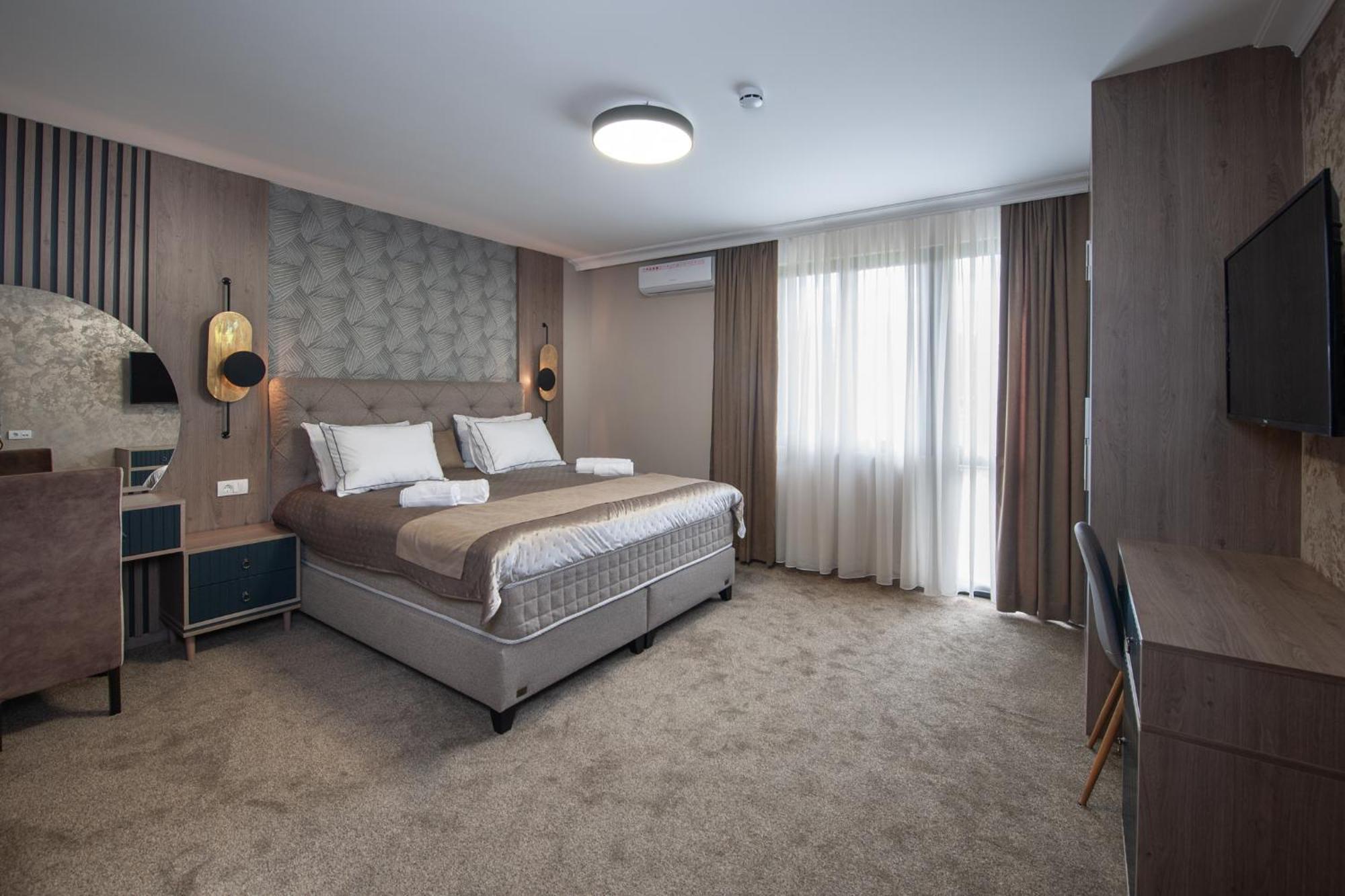 Hotel Kralj Кралево Екстер'єр фото