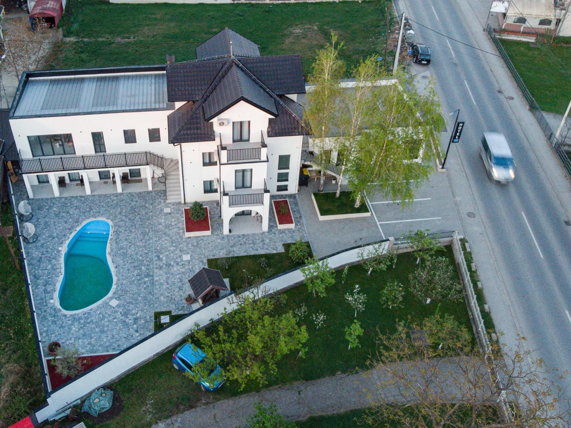 Hotel Kralj Кралево Екстер'єр фото